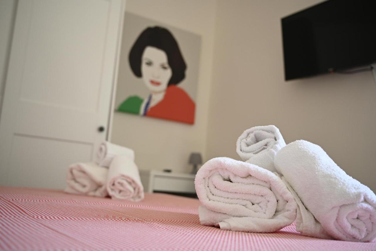 Casa Donna Francy City Center Наполи Екстериор снимка
