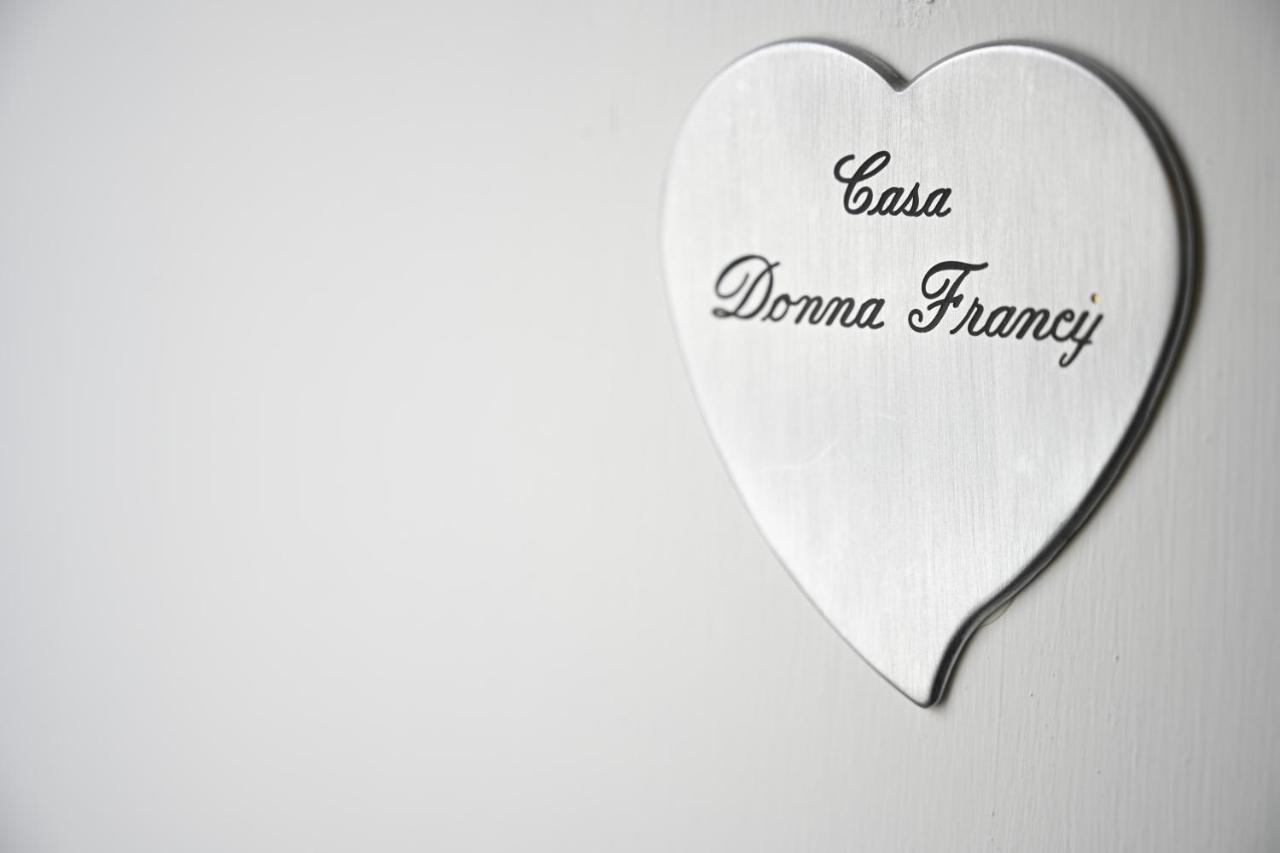 Casa Donna Francy City Center Наполи Екстериор снимка